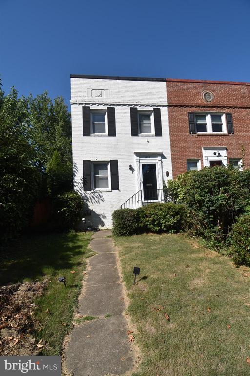 Primary Photo - 1200 Powhatan St