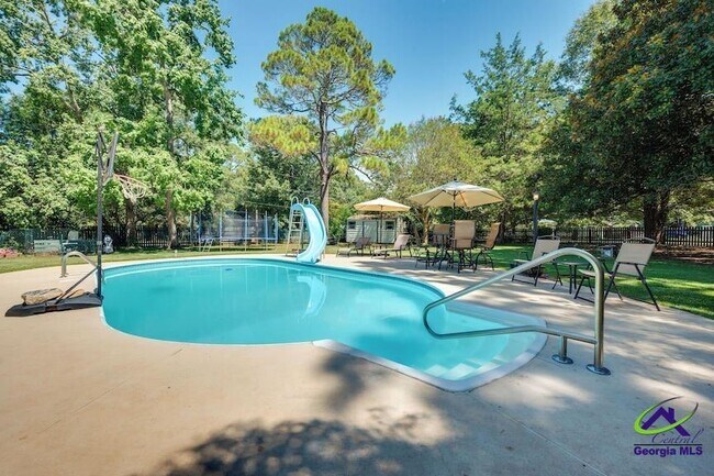 Foto del edificio - 422 Forrest Dr