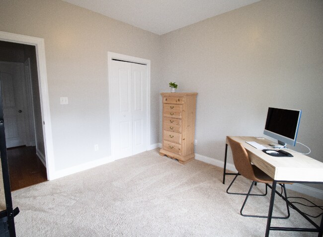 Foto del edificio - 213 Silver Hills Dr