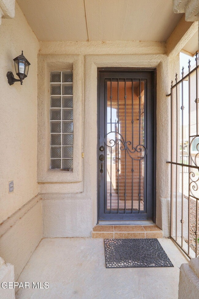 Building Photo - 2057 Shreya St