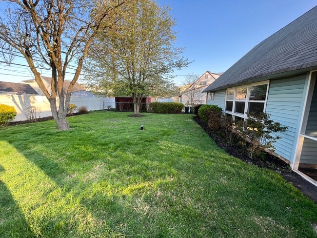 Foto del edificio - 4 bedroom 2 bath home in the Crabtree section of Levittown. Available for move in 6/1/2023