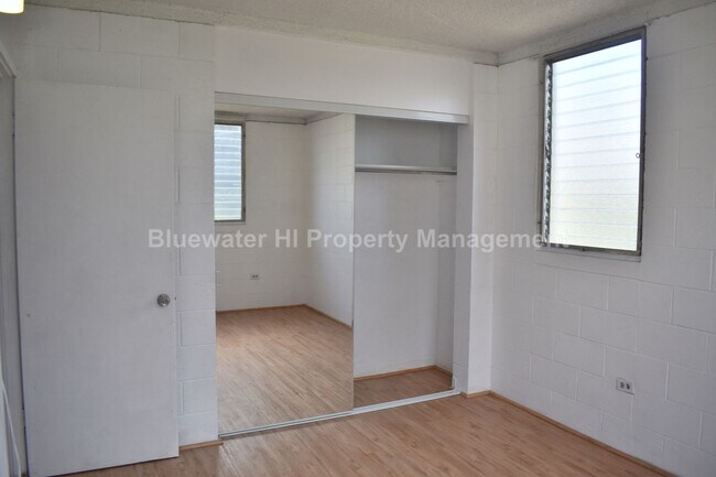 Building Photo - Recently renovated 2/1/1 Pearl Manor Apt. ...