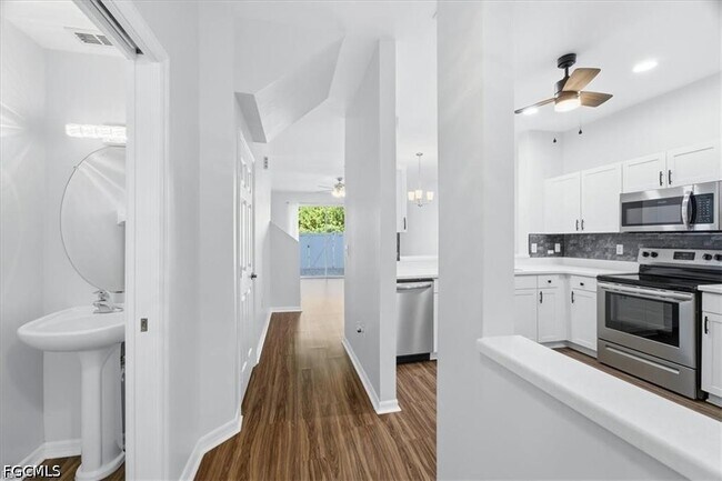 Foto del edificio - 3630 Pine Oak Cir