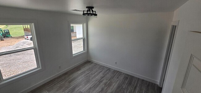 Building Photo - 1511 N Springfield St