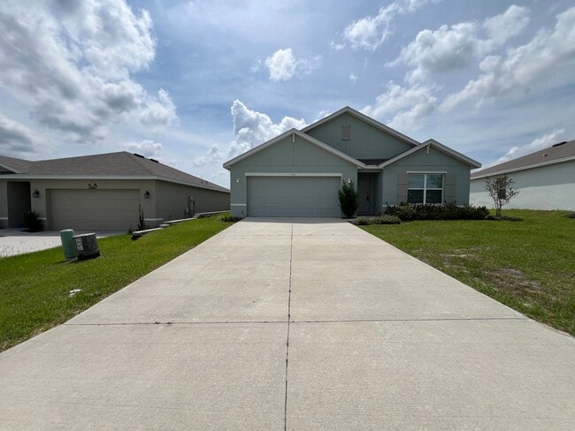 Building Photo - GORGEOUS 4 Bedroom, 2 Bathroom Home in the...