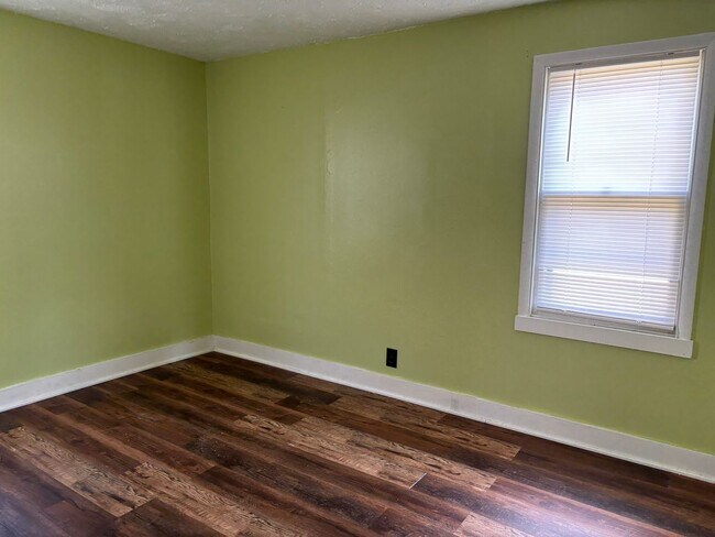 Foto del edificio - 2 BR 1 BA, Close to Downtown Decherd, City Park, Restaruants.