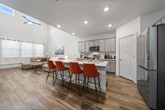Building Photo - 14008 Zuhause Dr