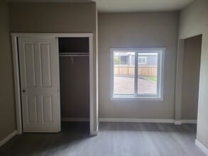 Building Photo - 24500 Russell Rd