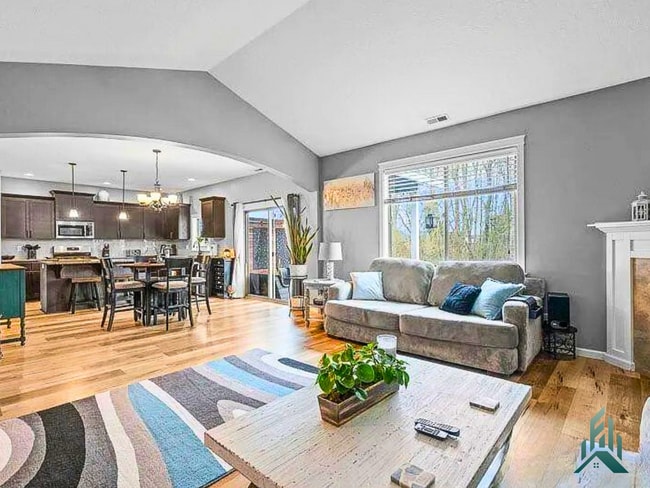 Building Photo - Updated 3 bedroom, 2 bathroom Single-family Home