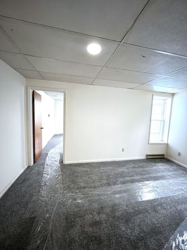 Building Photo - Updated 1 Bed / 1 Bath Second-Floor Apartm...