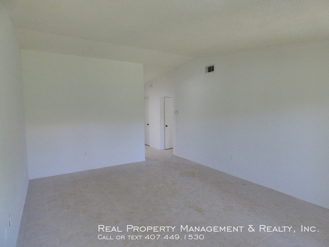 Building Photo - Nice 3 BR / 2 BA Home In Royal Manor Villas
