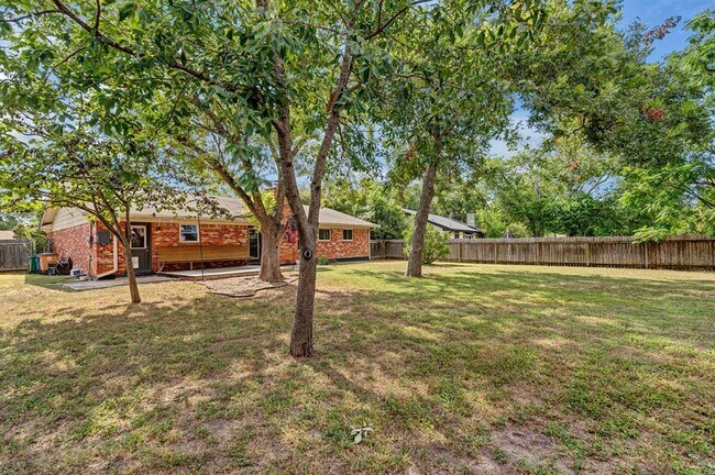 Building Photo - 7402 Bucknell Dr