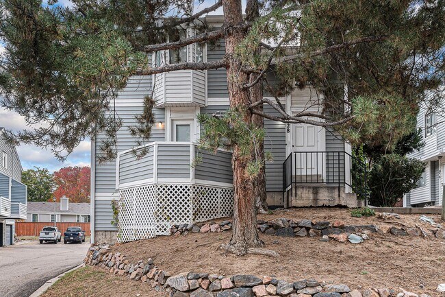 Foto del edificio - Spacious 1 Bed 1 Bath LOFT in the heart of Aurora Hills!