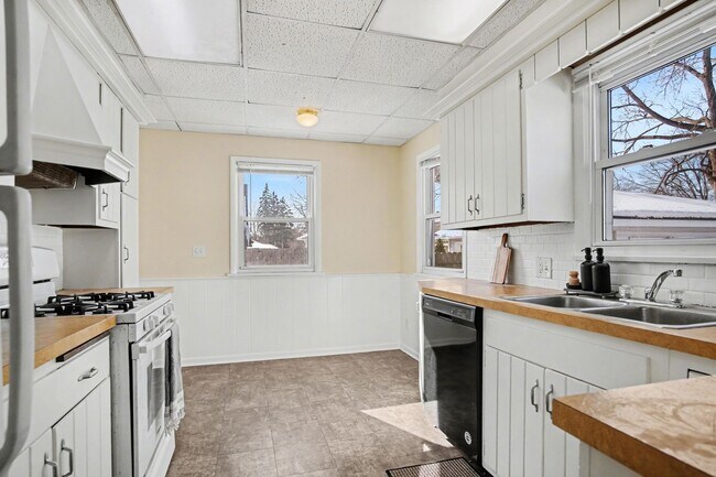 Foto del edificio - 3 Bedroom, 1 Bath Single Family Home!