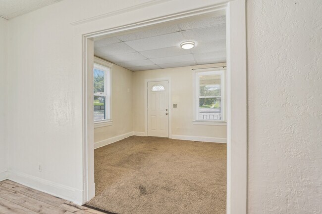 Building Photo - 414 N Broadview Blvd