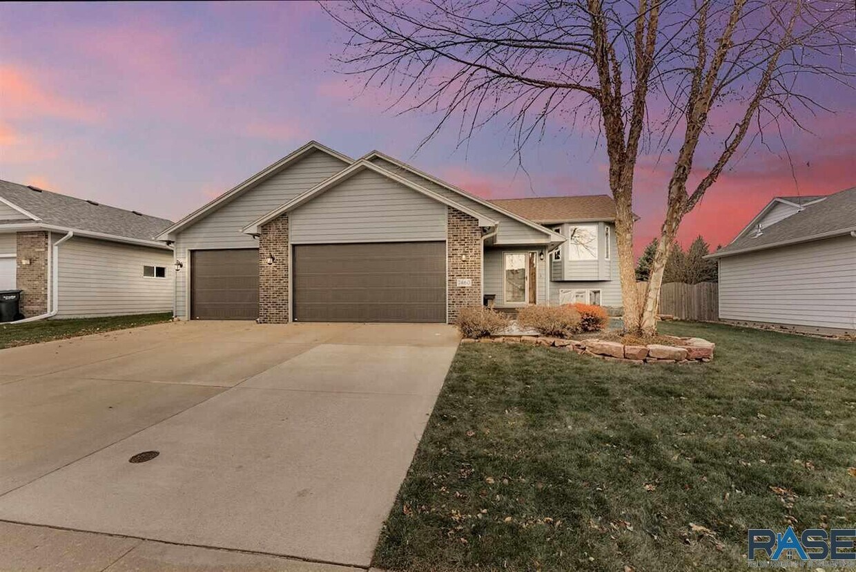 Primary Photo - 7460 W Legacy Ct
