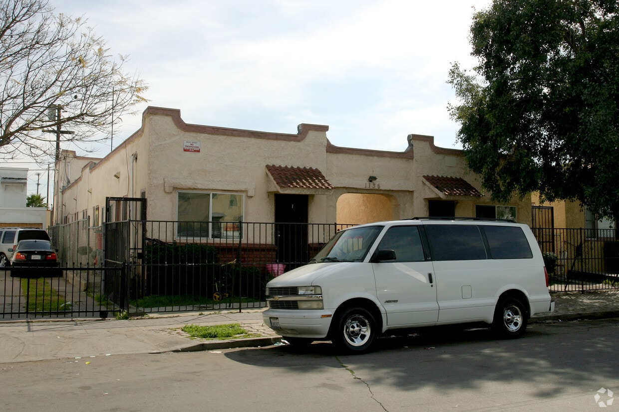 Foto del edificio - 1136 Hoffman Ave