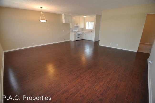 Foto del edificio - 24913 Walnut St