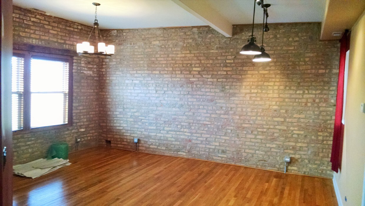 Living area - 1667 W Farwell Ave