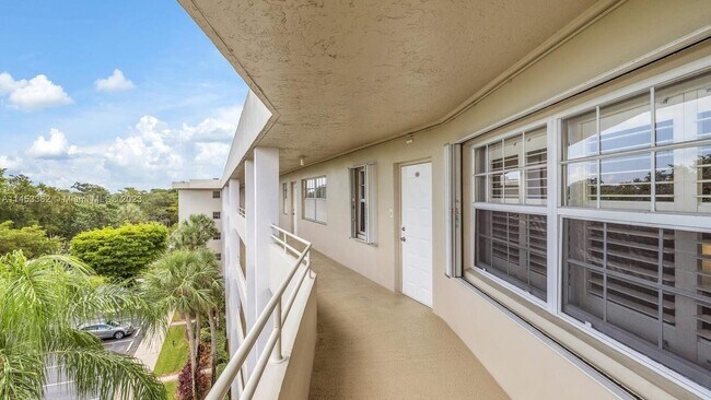 Building Photo - 821 Cypress Blvd