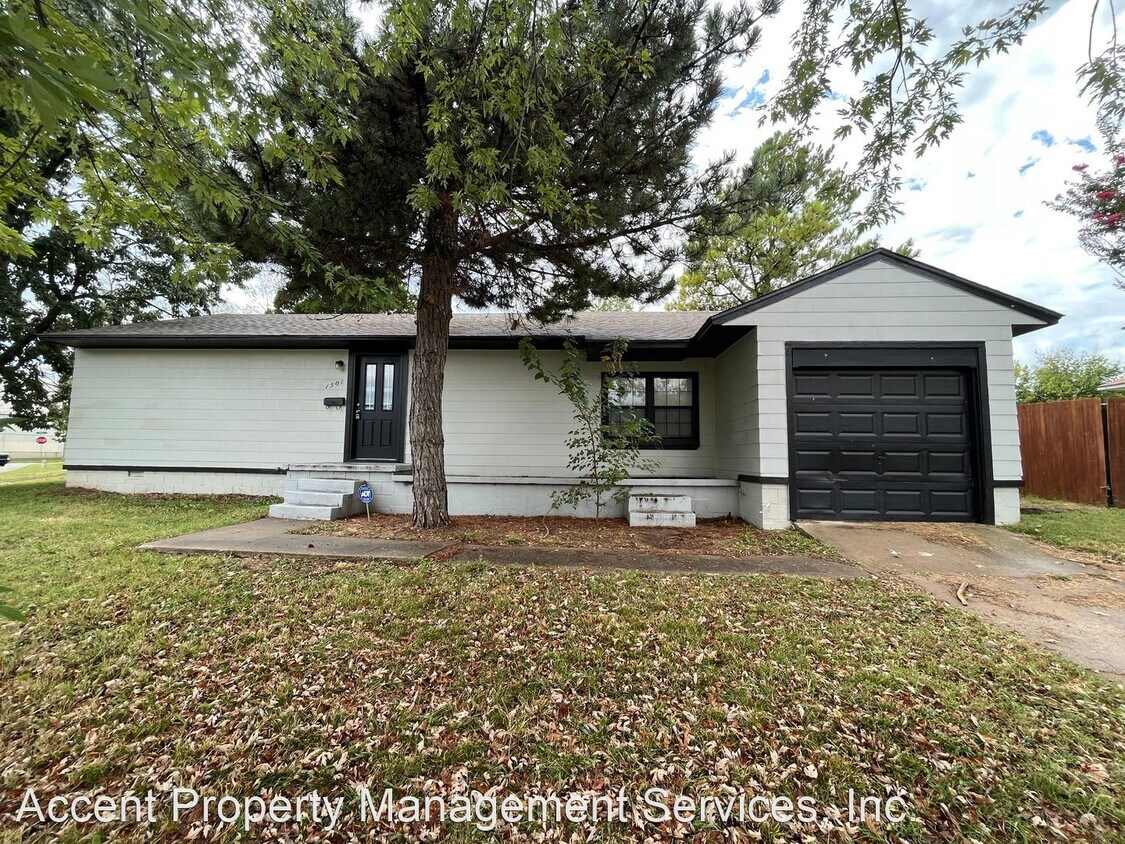 Foto principal - 3 br, 1 bath House - 1504 North Indianapol...