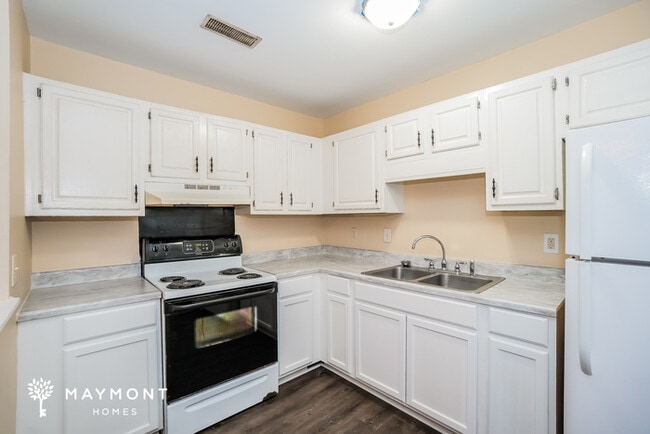 Foto del edificio - 32 Elmwood Pl