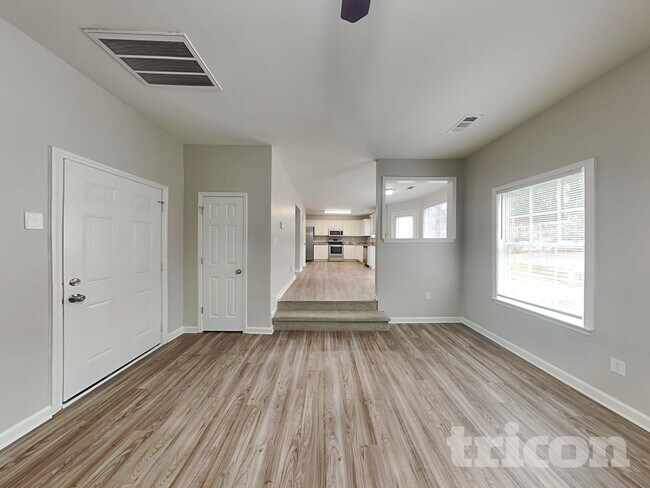 Building Photo - 432 Rolling Stream Dr