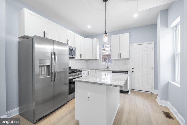 Building Photo - 56 N Yewdall St