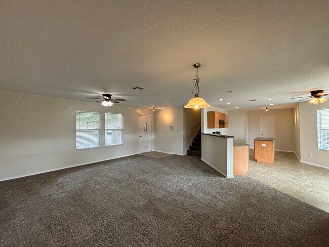 Building Photo - Great location 151 and Ingram!