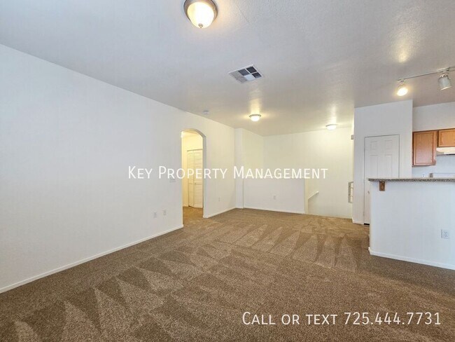 Building Photo - 2 BEDROM HOME W/ ATTACHED 1 CAR GARAGE IN ...