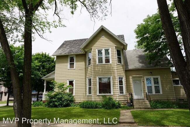 Building Photo - 5 br, 2 bath House - 1502 Wood St.