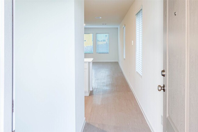 Building Photo - 3016 Angelic Rose Ln