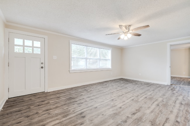 Foto del edificio - 105 Maple Cir