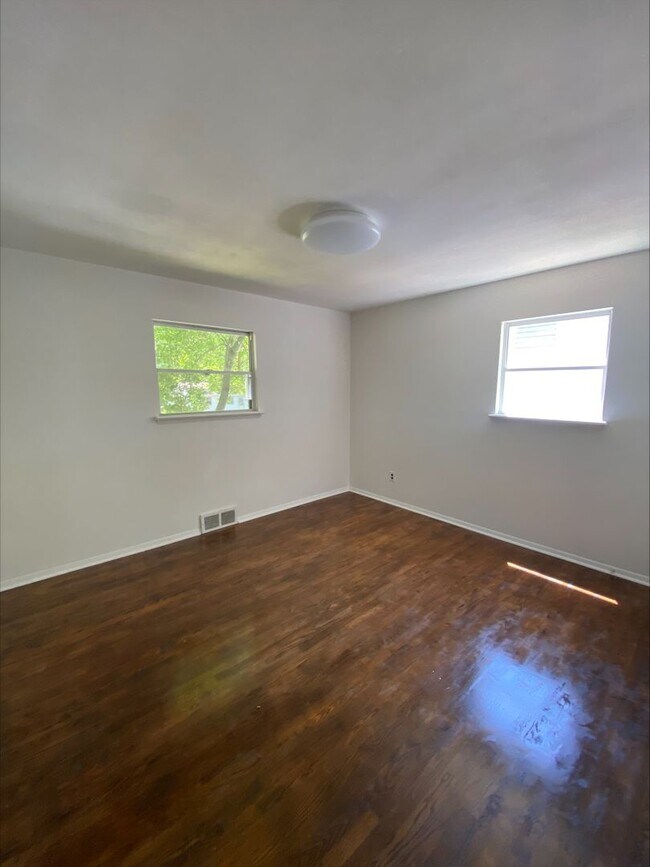 Foto del edificio - Rare 5br/3ba Home in Ferguson!!