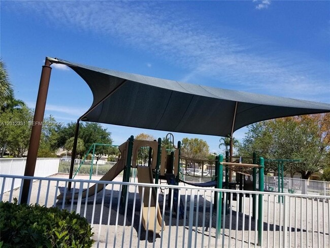 Building Photo - 1527 Palermo Dr