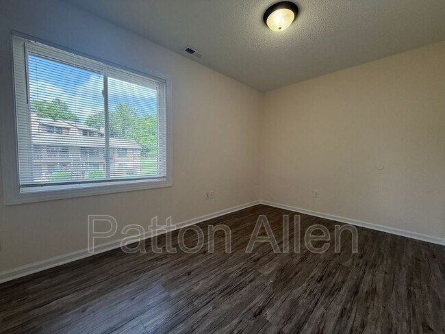 Foto del edificio - 48 Dawnwood Cir