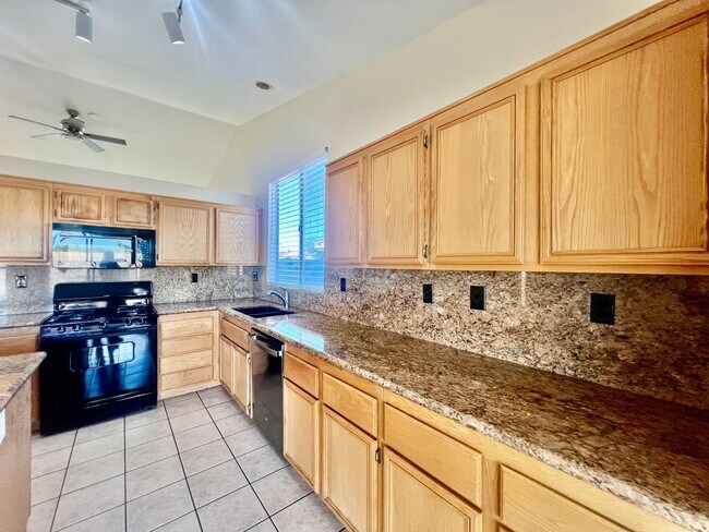 Foto del edificio - AVAILBLE NOW!! LOVELY 3-bedroom 2 bath Home in Indio!