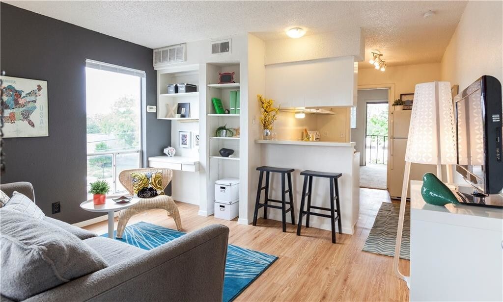 Foto principal - 409 W 38th St