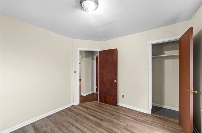 Building Photo - 1386 E 185th St