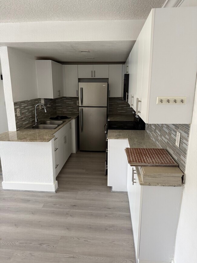 Foto del edificio - 606 W 81st St