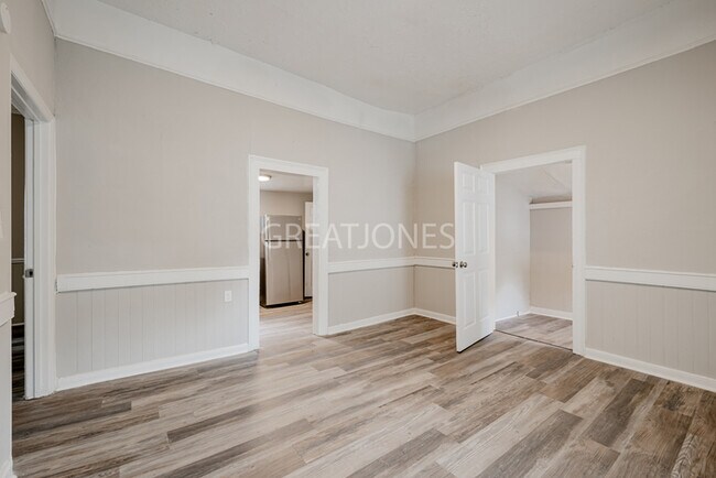 Building Photo - 1028 31st St