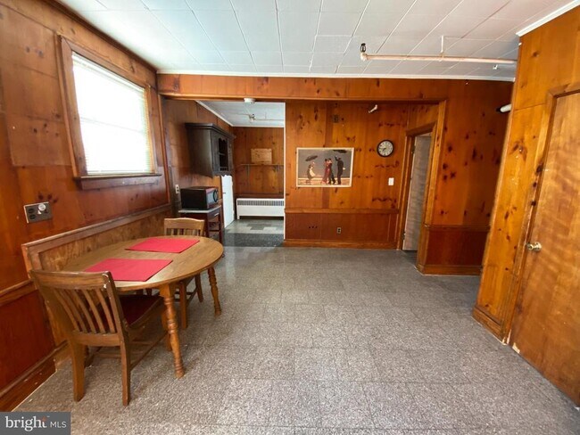 Building Photo - 13 E St