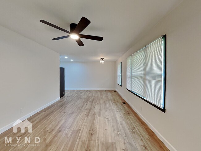 Building Photo - 352 Melpar Dr