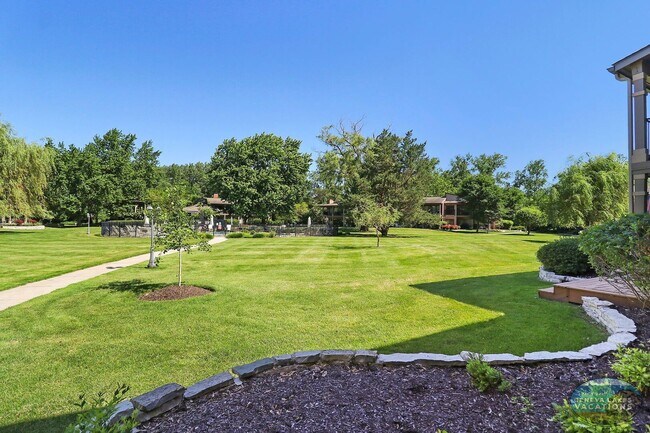 Foto del edificio - Lake Geneva Ground-Level Furnished Condo Available for Monthly & Mid-Term Rentals