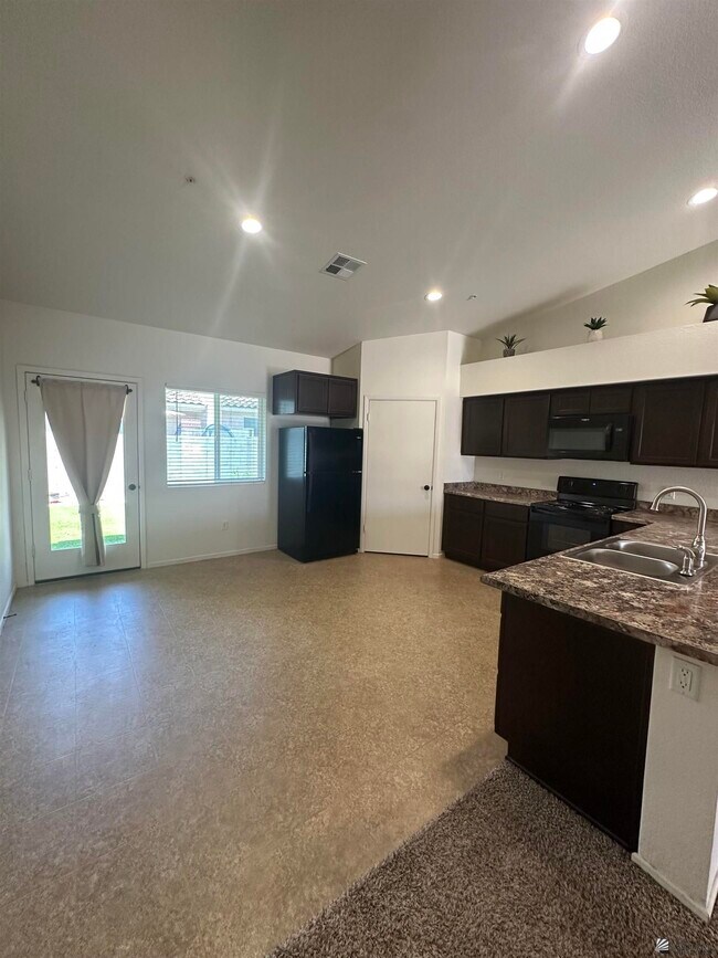 Foto del edificio - 7362 E 37th Pl