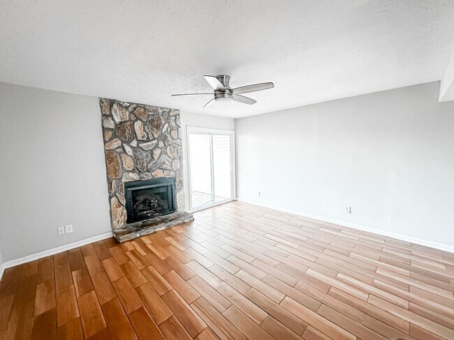 Foto del edificio - 2 bedroom/2.5 bathroom condo in Gainesville City Limits