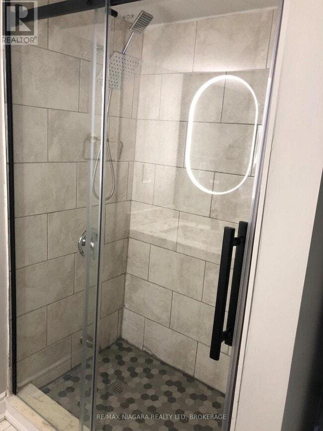 Photo du bâtiment - 29 Woodcroft Crescent