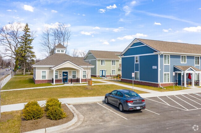 Building Photo - Platt East