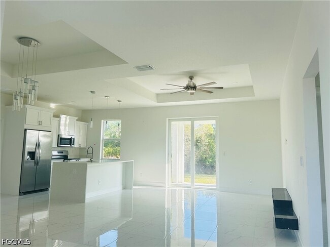 Building Photo - 2022 Xelda Ave N