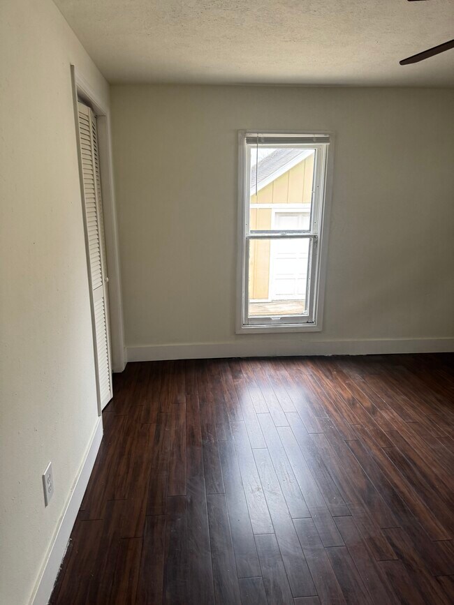 Foto del edificio - 832 Wealthy St SE